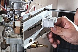 ŞOFBEN MONTAJ VE TAMİRİ Her marka ve model şofben montajı, sökümü, arıza tespiti, tamir ve bakım hizmetleri yapılmaktadır.